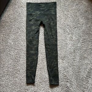 SPANX Green Leggings Seamless Stretchy Design